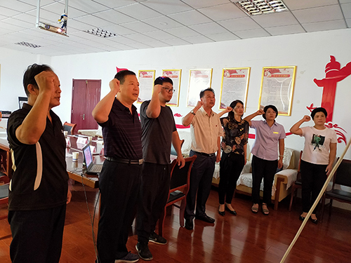 尚德党支部-重温入党誓词-小.jpg