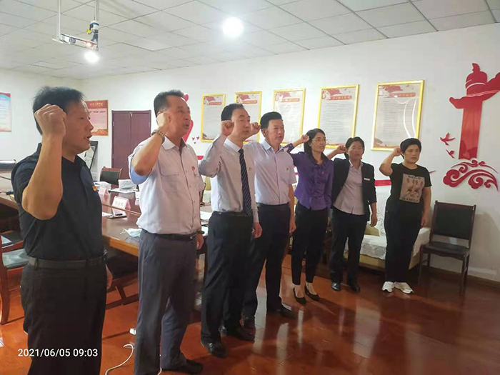 重温入党誓词-700.jpg